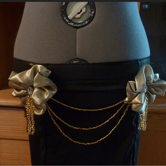 One of Kind Hand Made Belly Dance Costume. 36B cup and 34 Inch Hip. - Picture 4 of 9